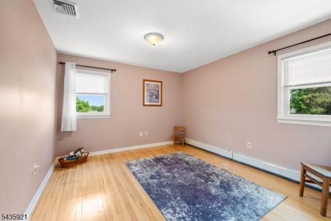 8 Garrett Drive Raritan NJ 08822