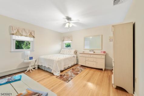 8 Garrett Drive Raritan NJ 08822