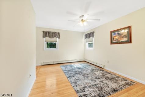 8 Garrett Drive Raritan NJ 08822