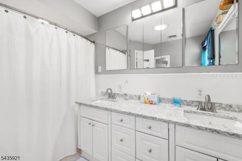 8 Garrett Drive Raritan NJ 08822