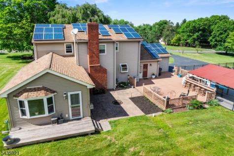 8 Garrett Drive Raritan NJ 08822