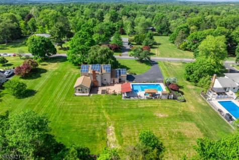 8 Garrett Drive Raritan NJ 08822