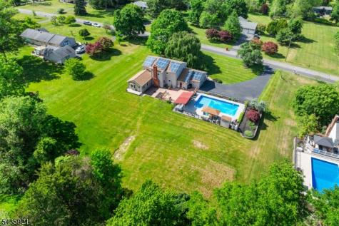 8 Garrett Drive Raritan NJ 08822