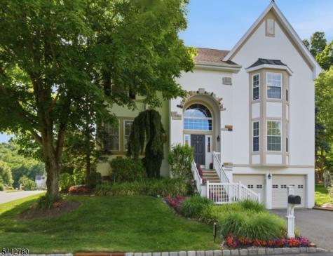 1 Rock Ledge Oakland NJ 07436