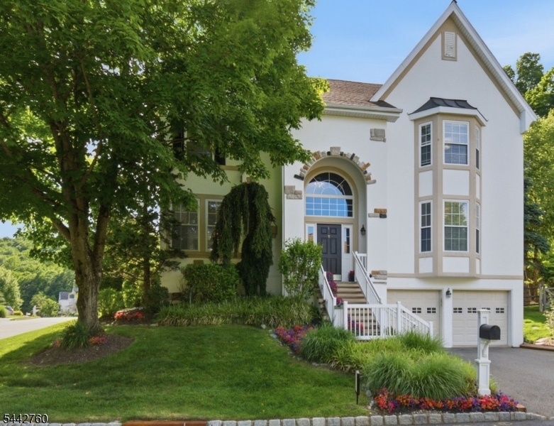 1 Rock Ledge Oakland NJ 07436