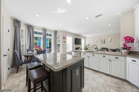 1 Rock Ledge Oakland NJ 07436