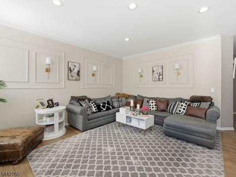 1 Rock Ledge Oakland NJ 07436