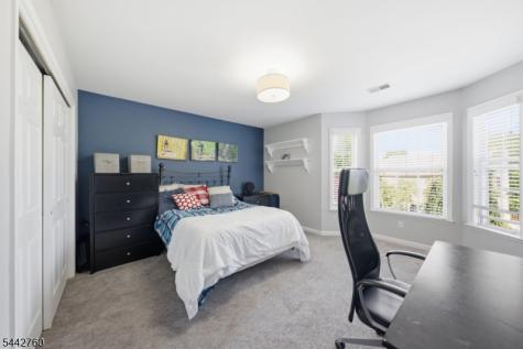 1 Rock Ledge Oakland NJ 07436