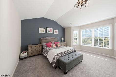 1 Rock Ledge Oakland NJ 07436