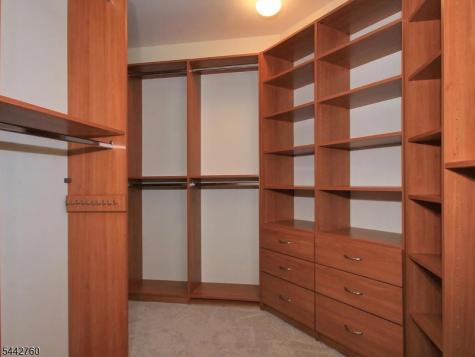 1 Rock Ledge Oakland NJ 07436