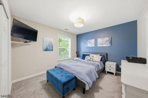 1 Rock Ledge Oakland NJ 07436