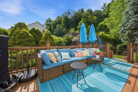 1 Rock Ledge Oakland NJ 07436