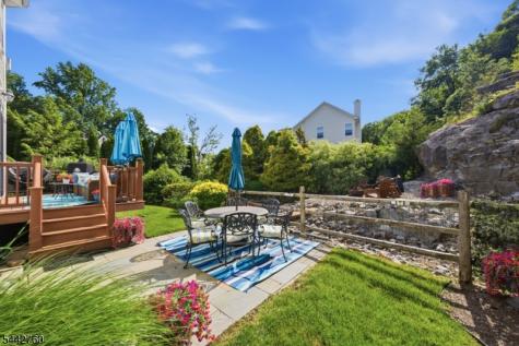 1 Rock Ledge Oakland NJ 07436