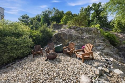 1 Rock Ledge Oakland NJ 07436
