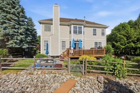1 Rock Ledge Oakland NJ 07436