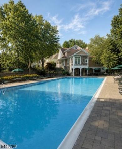 1 Rock Ledge Oakland NJ 07436