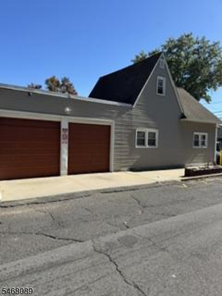 9 Woodside Place Newark NJ 07104