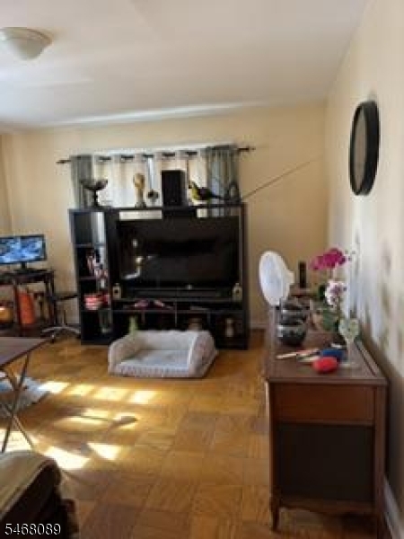 9 Woodside Place Newark NJ 07104