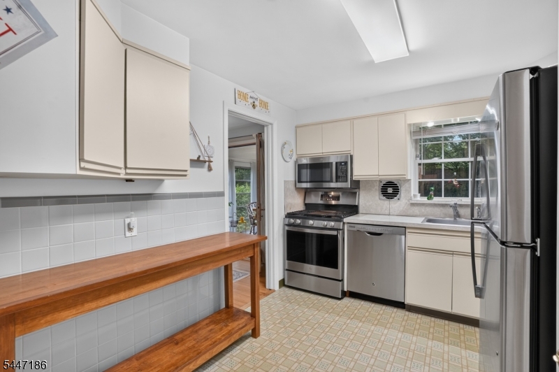 72 Lyons Place Springfield NJ 07081
