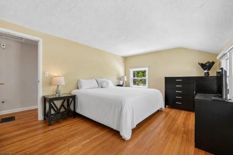21 Howard Place Waldwick NJ 07463