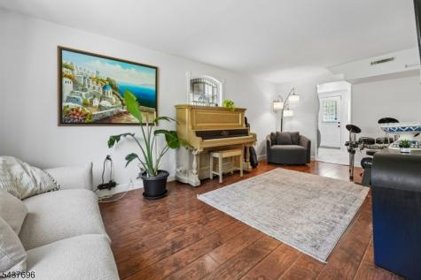 21 Howard Place Waldwick NJ 07463