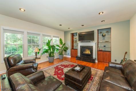 14 Bluffs Court Hamburg NJ 07419