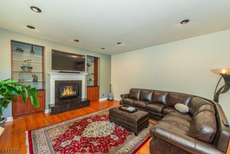 14 Bluffs Court Hamburg NJ 07419