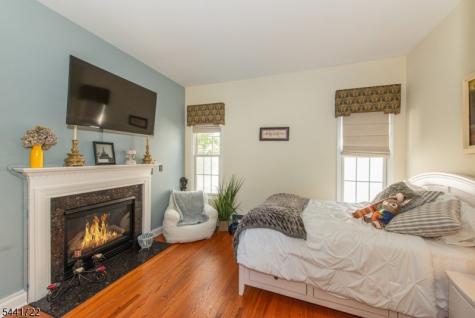 14 Bluffs Court Hamburg NJ 07419