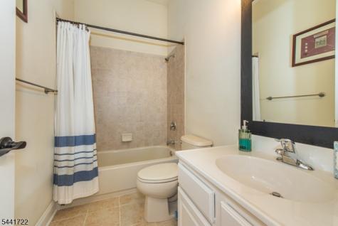 14 Bluffs Court Hamburg NJ 07419