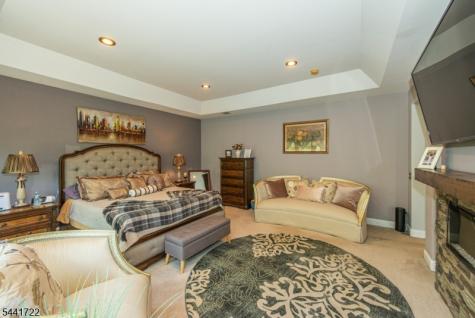 14 Bluffs Court Hamburg NJ 07419