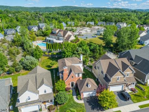 14 Bluffs Court Hamburg NJ 07419