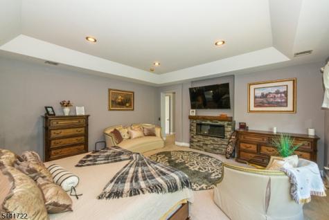 14 Bluffs Court Hamburg NJ 07419