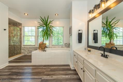 14 Bluffs Court Hamburg NJ 07419