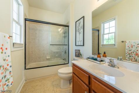 14 Bluffs Court Hamburg NJ 07419