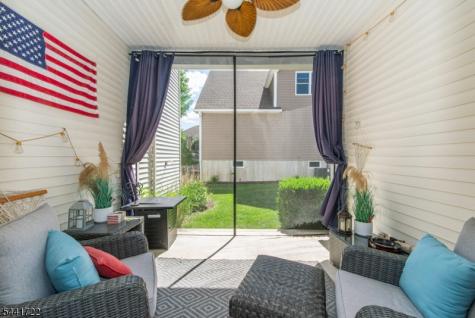 14 Bluffs Court Hamburg NJ 07419