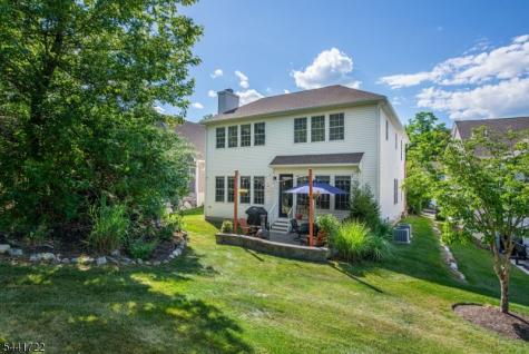 14 Bluffs Court Hamburg NJ 07419