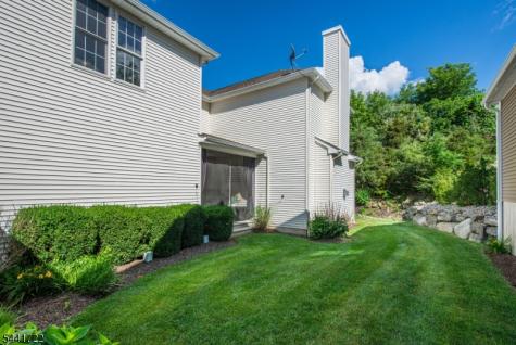 14 Bluffs Court Hamburg NJ 07419
