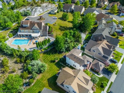 14 Bluffs Court Hamburg NJ 07419