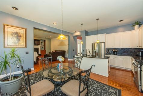 14 Bluffs Court Hamburg NJ 07419