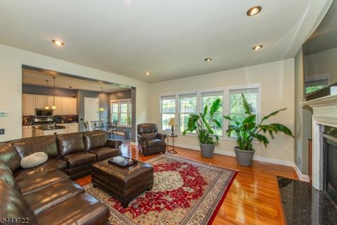 14 Bluffs Court Hamburg NJ 07419
