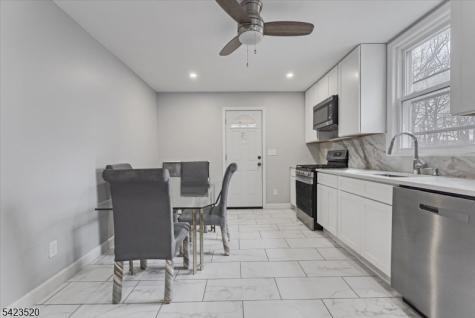253 Midland Avenue East Orange NJ 07017