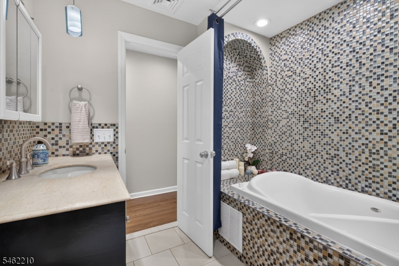7 Crest Drive East Hanover NJ 07936