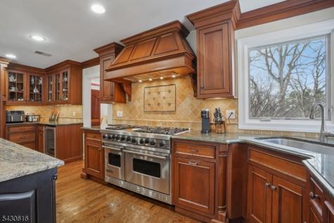 68 Rockledge Drive Livingston NJ 07039