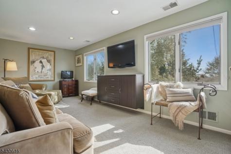68 Rockledge Drive Livingston NJ 07039