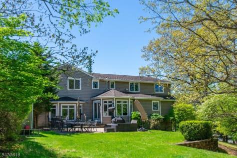 68 Rockledge Drive Livingston NJ 07039