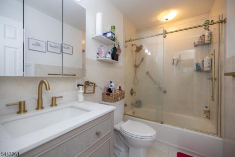 175 Rosewood Lane Woodbridge NJ 07064