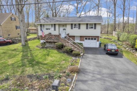 14 Woods Edge Road Byram NJ 07874