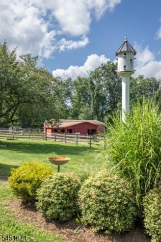5 Scarlet Oak Road Tewksbury NJ 07830