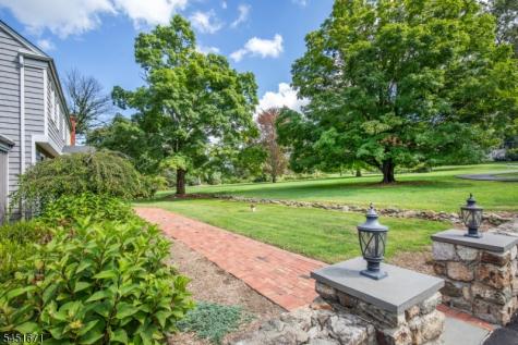 5 Scarlet Oak Road Tewksbury NJ 07830