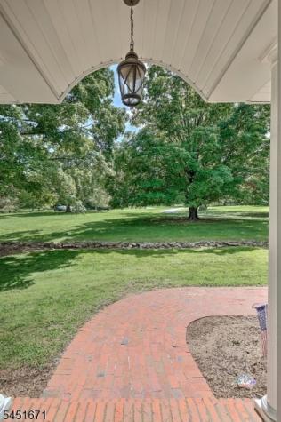 5 Scarlet Oak Road Tewksbury NJ 07830